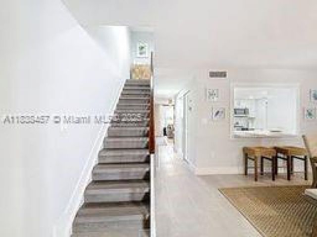 Дом в аренду по адресу 350 Grapetree Dr 405 - фото 6275489