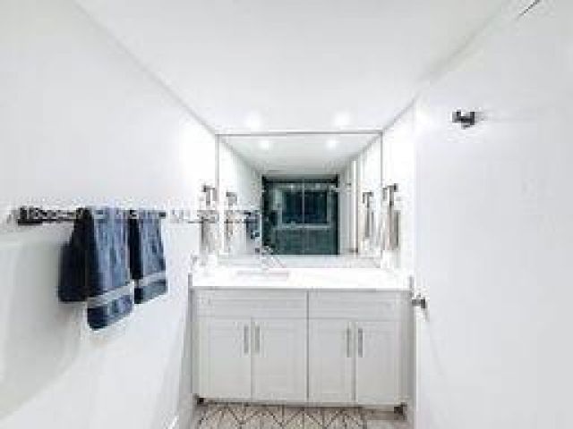 Дом в аренду по адресу 350 Grapetree Dr 405 - фото 6275490