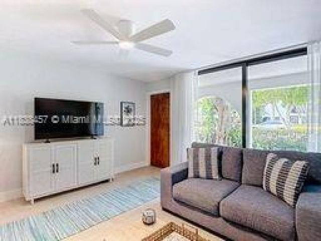 Дом в аренду по адресу 350 Grapetree Dr 405 - фото 6275501