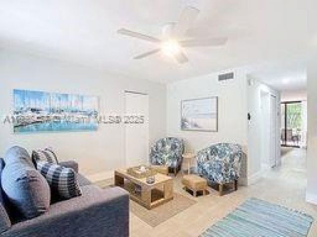 Дом в аренду по адресу 350 Grapetree Dr 405 - фото 6275503