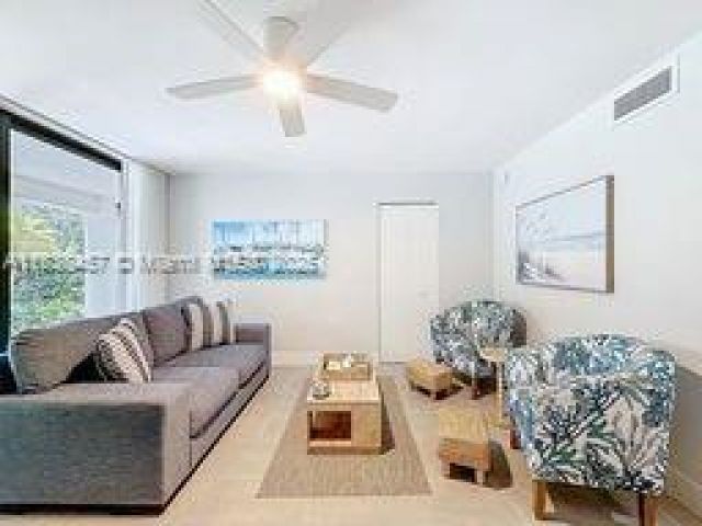 Дом в аренду по адресу 350 Grapetree Dr 405 - фото 6275504