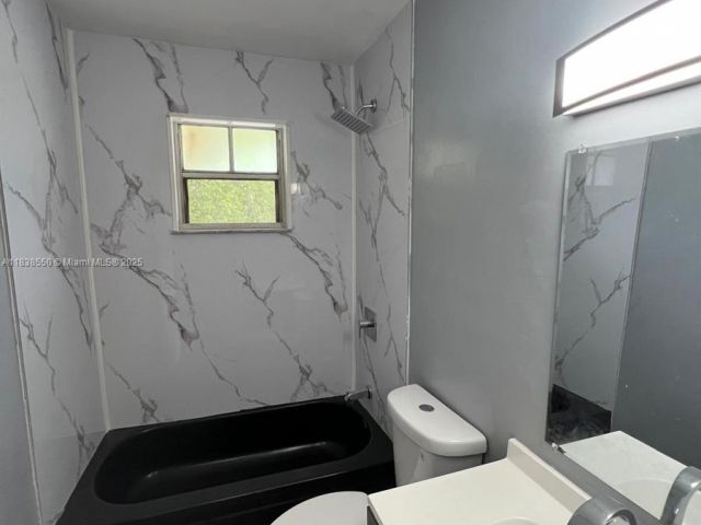 Дом в аренду по адресу 451 NE 136th St I-101 - фото 6289923