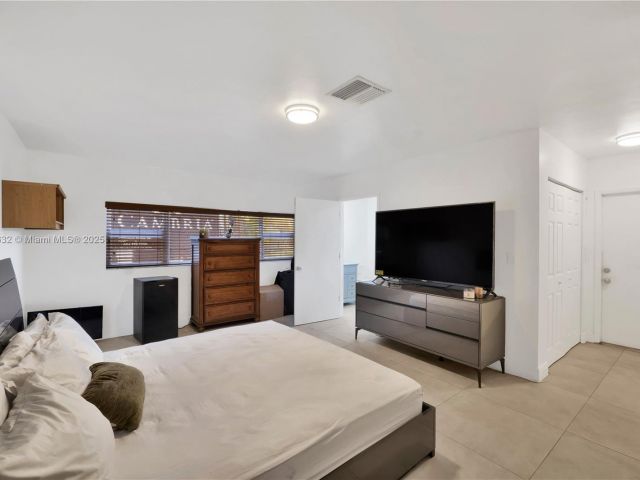 Продажа дома по адресу 1730 N 55th Ave - фото 6275096