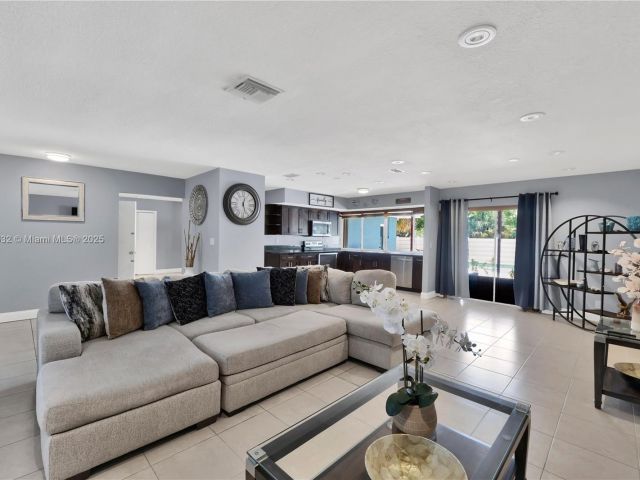 Продажа дома по адресу 1730 N 55th Ave - фото 6275104