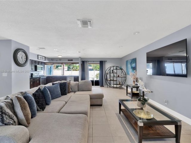 Продажа дома по адресу 1730 N 55th Ave - фото 6275107