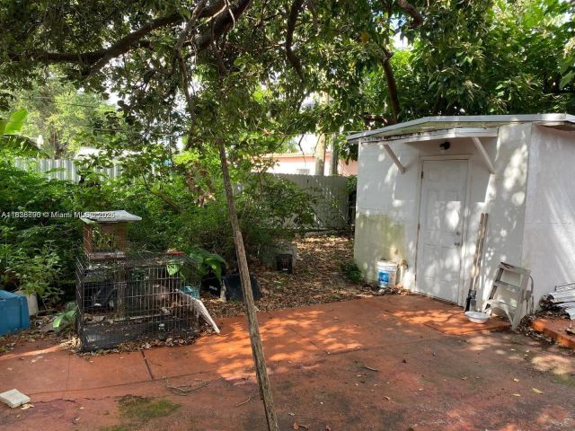 Продажа дома по адресу 1030 NW 30th Ave - фото 6285301