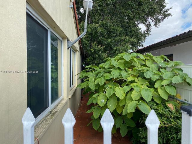 Продажа дома по адресу 1030 NW 30th Ave - фото 6285307