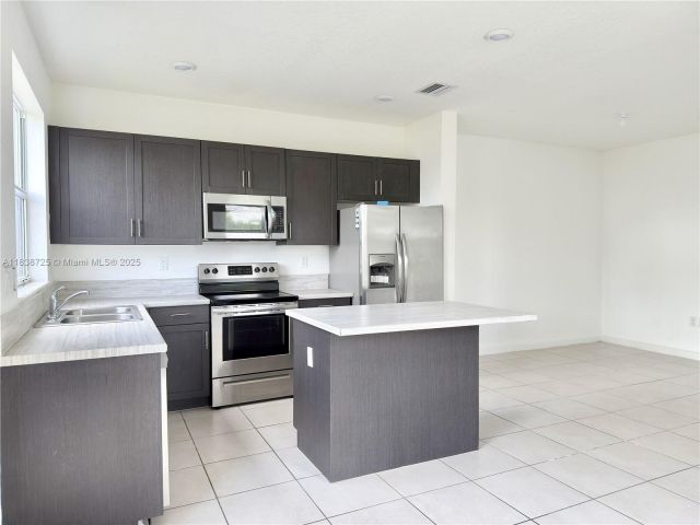 Дом в аренду по адресу 2701 SE 15th St 0 - фото 6285167