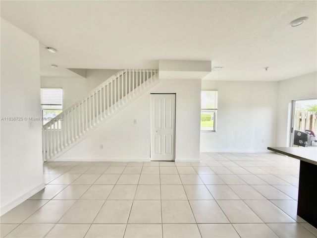 Дом в аренду по адресу 2701 SE 15th St 0 - фото 6285170