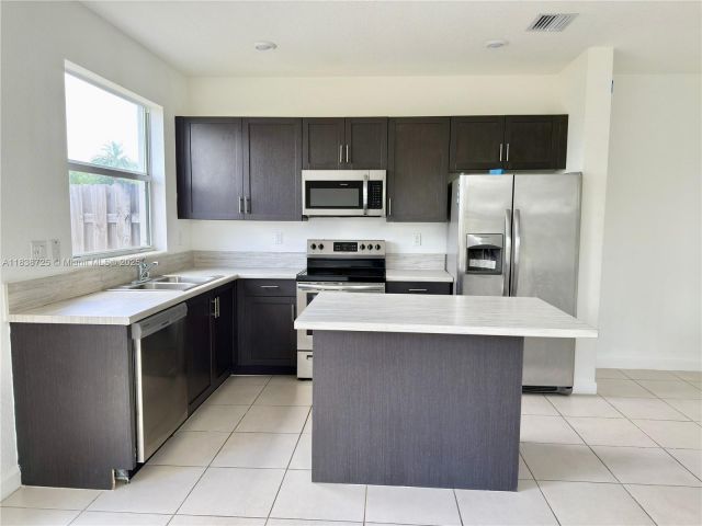 Дом в аренду по адресу 2701 SE 15th St 0 - фото 6285175