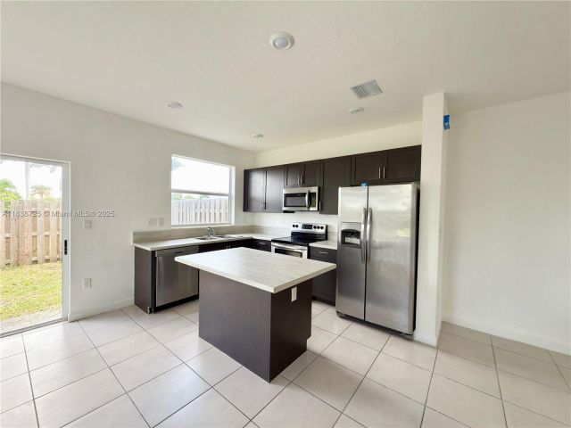 Дом в аренду по адресу 2701 SE 15th St 0 - фото 6285177