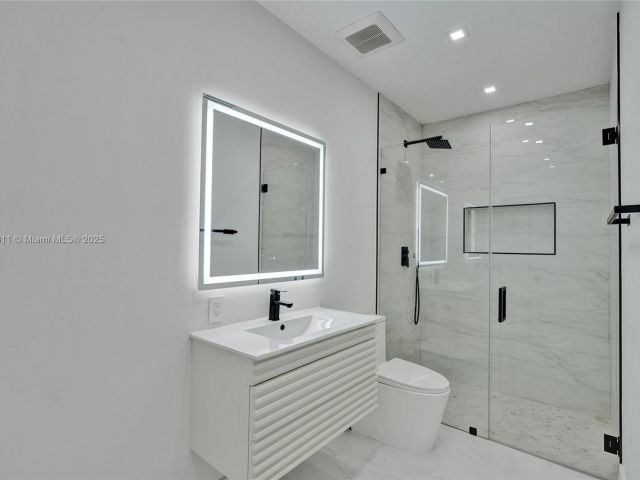 Продажа дома по адресу 1840 NE 199th St - фото 6286278