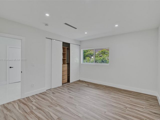 Продажа дома по адресу 1840 NE 199th St - фото 6286279