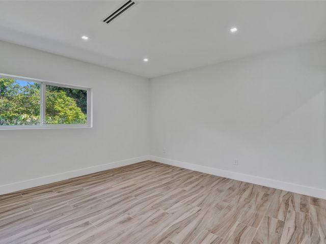 Продажа дома по адресу 1840 NE 199th St - фото 6286281