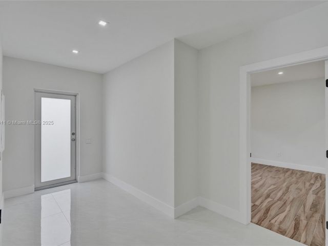 Продажа дома по адресу 1840 NE 199th St - фото 6286283