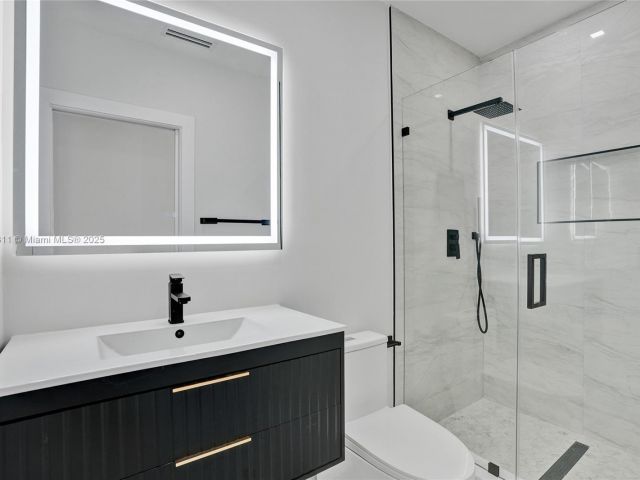 Продажа дома по адресу 1840 NE 199th St - фото 6286285