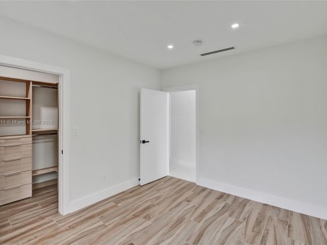 Продажа дома по адресу 1840 NE 199th St - фото 6286287