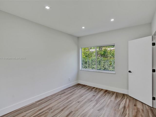 Продажа дома по адресу 1840 NE 199th St - фото 6286288