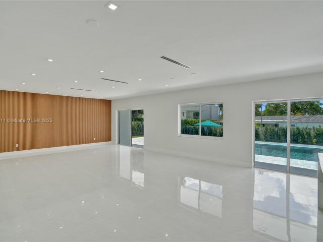 Продажа дома по адресу 1840 NE 199th St - фото 6286289