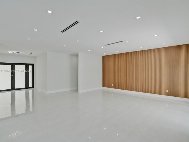 Продажа дома по адресу 1840 NE 199th St - фото 6286293