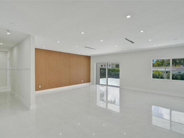 Продажа дома по адресу 1840 NE 199th St - фото 6286295