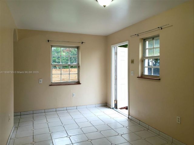 Продажа дома по адресу 3124 Prairie Ave - фото 6275016