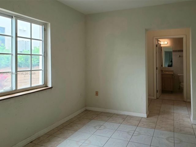 Продажа дома по адресу 3124 Prairie Ave - фото 6275017