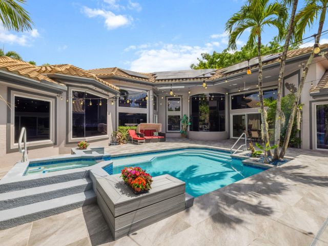 Продажа дома по адресу 6595 NW 32nd Terrace - фото 6277745