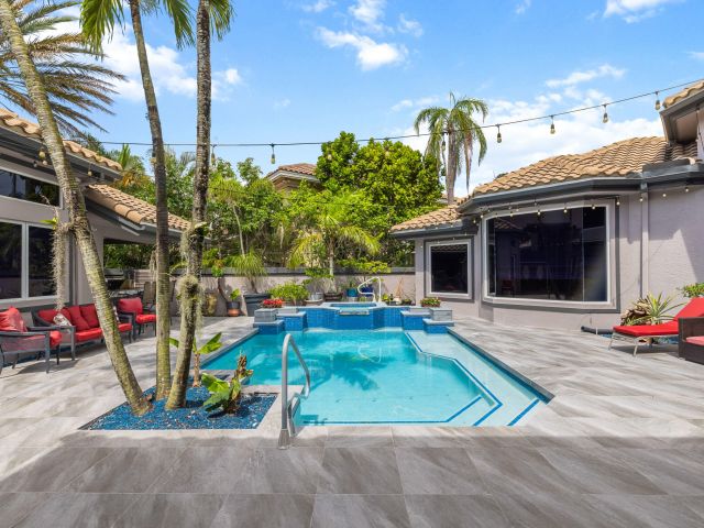 Продажа дома по адресу 6595 NW 32nd Terrace - фото 6604218