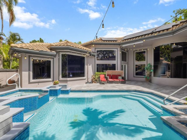 Продажа дома по адресу 6595 NW 32nd Terrace - фото 6604220