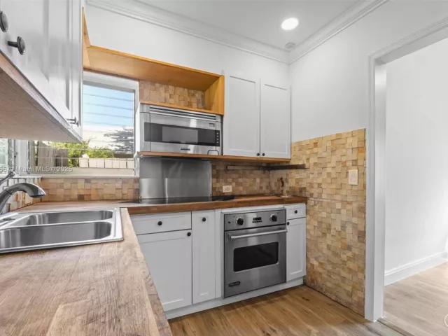 Продажа дома по адресу 738 Fernwood Rd - фото 6286373