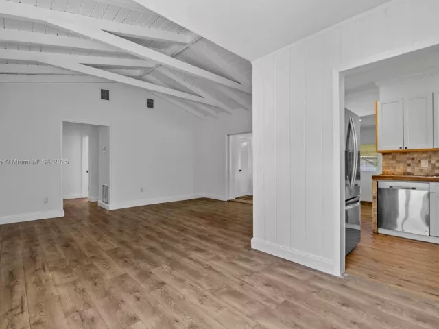 Продажа дома по адресу 738 Fernwood Rd - фото 6286375