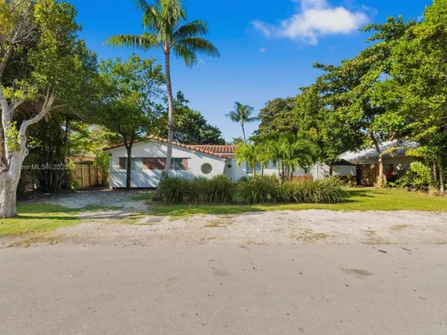 Продажа дома по адресу 738 Fernwood Rd - фото 6286377