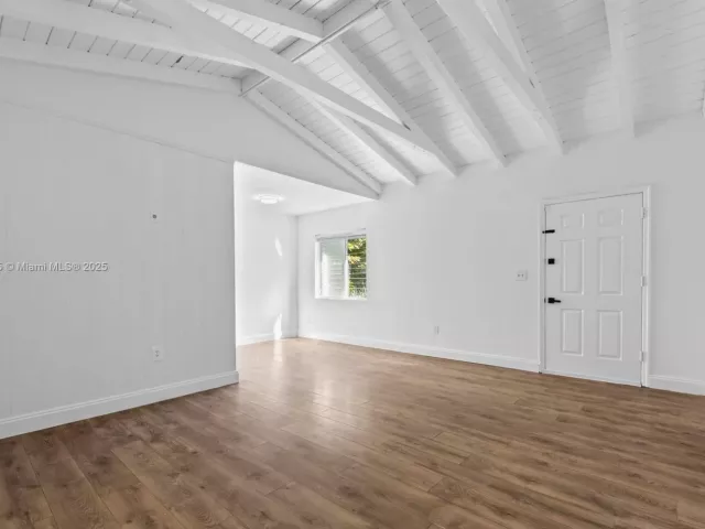 Продажа дома по адресу 738 Fernwood Rd - фото 6286366