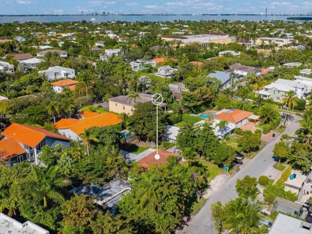 Продажа дома по адресу 738 Fernwood Rd - фото 6286359