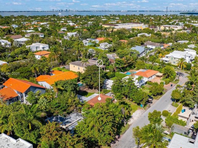 Продажа дома по адресу 738 Fernwood Rd - фото 6286359