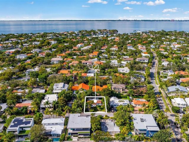 Продажа дома по адресу 738 Fernwood Rd - фото 6286369