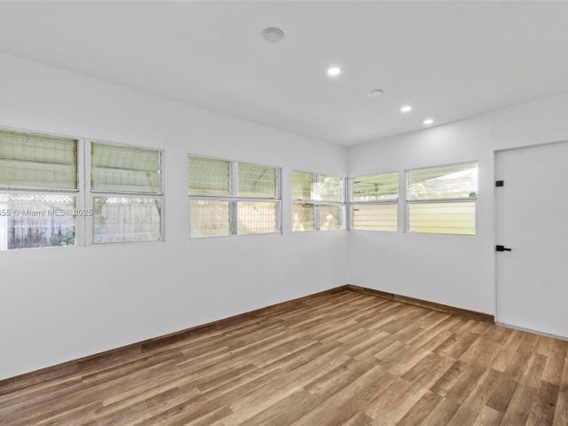 Продажа дома по адресу 738 Fernwood Rd - фото 6286371