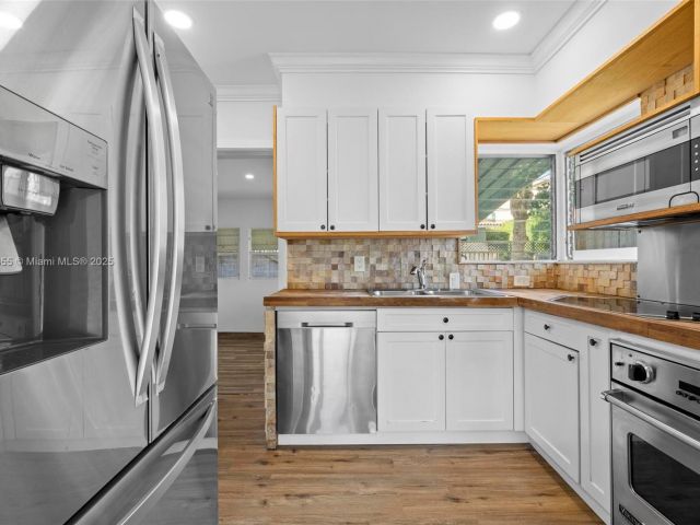 Продажа дома по адресу 738 Fernwood Rd - фото 6286374