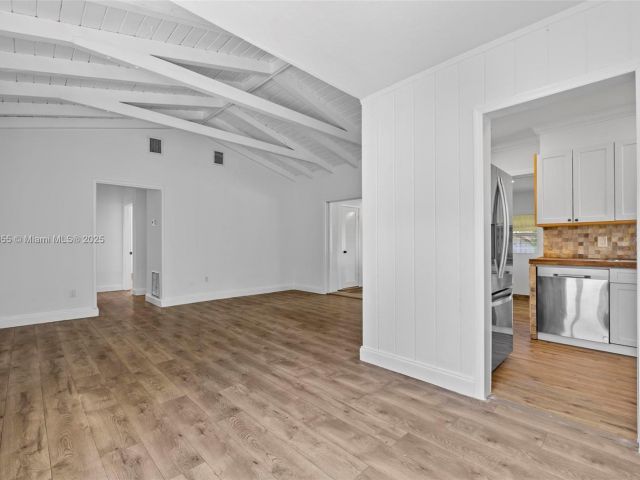 Продажа дома по адресу 738 Fernwood Rd - фото 6286375