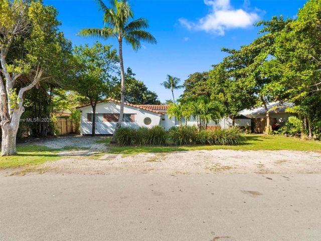 Продажа дома по адресу 738 Fernwood Rd - фото 6286377