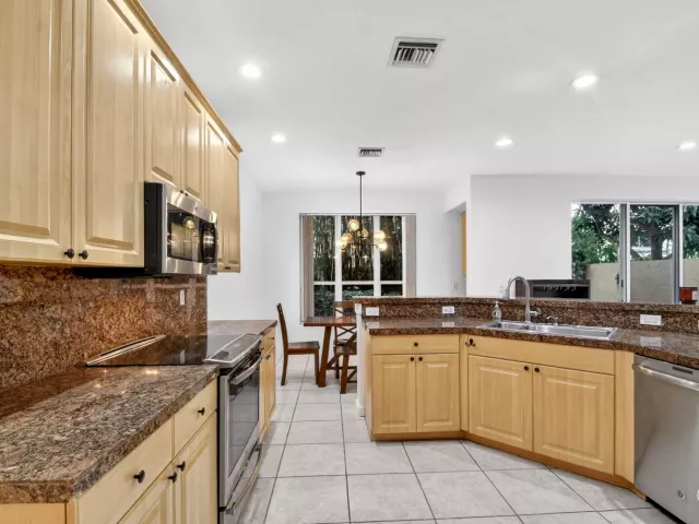 Продажа дома по адресу 4795 S Classical Boulevard - фото 8934723