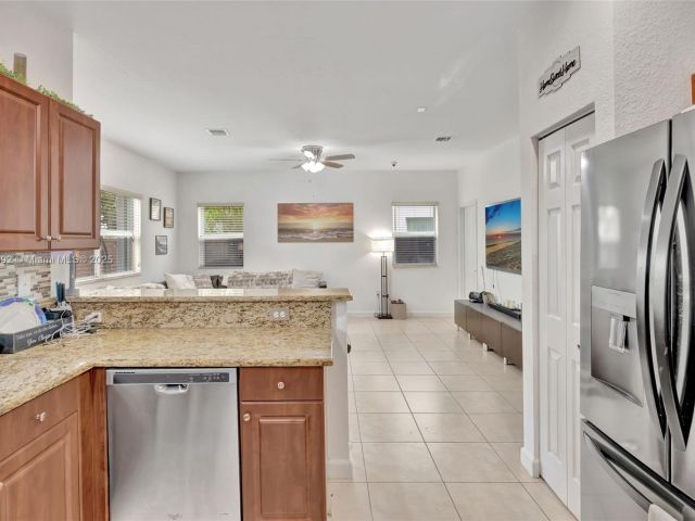 Продажа дома по адресу 216 NE 36th Ter - фото 6276698