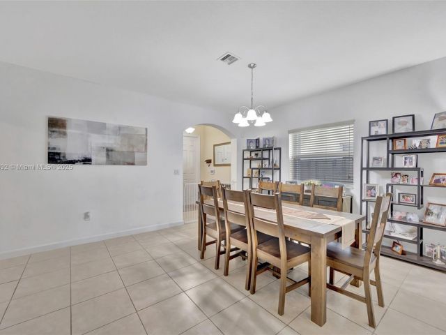 Продажа дома по адресу 216 NE 36th Ter - фото 6276704