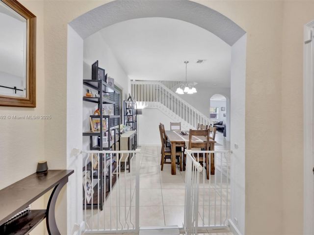 Продажа дома по адресу 216 NE 36th Ter - фото 6276705