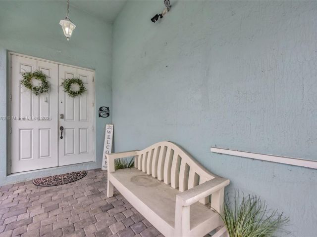 Продажа дома по адресу 216 NE 36th Ter - фото 6276708