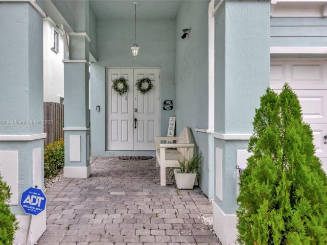 Продажа дома по адресу 216 NE 36th Ter - фото 6276709