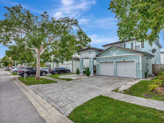 Продажа дома по адресу 216 NE 36th Ter - фото 6276711