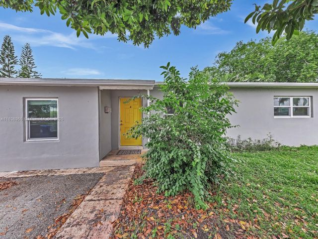 Дом в аренду по адресу 1636 NE 15th Ave - фото 6277004