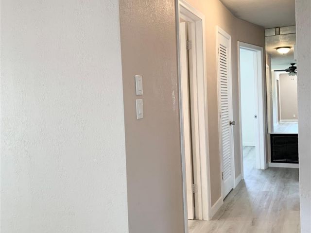 Продажа дома по адресу 764 SW 7th St - фото 6277787